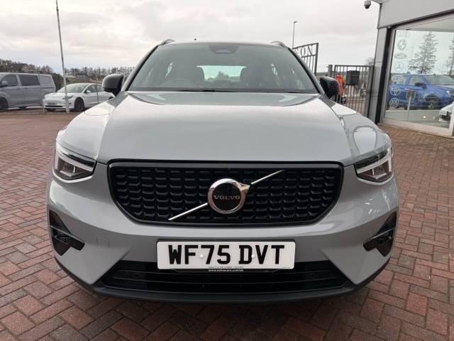 2025 Volvo XC40 2.0 B4P 197 Plus Dark Auto