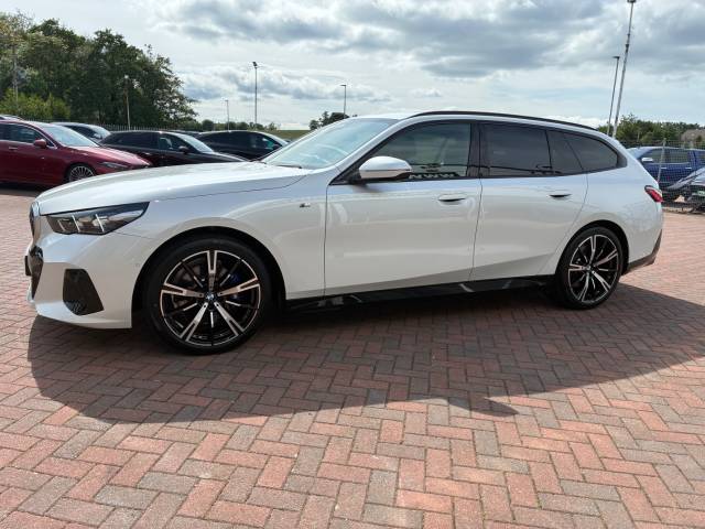 2025 BMW 5 Series 2.0 520i M Sport Touring  5dr Auto