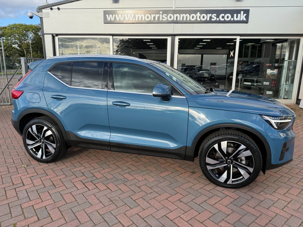 2025 Volvo XC40