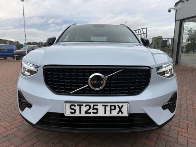 2025 Volvo XC40 2.0 B4P 197 Plus Dark Auto