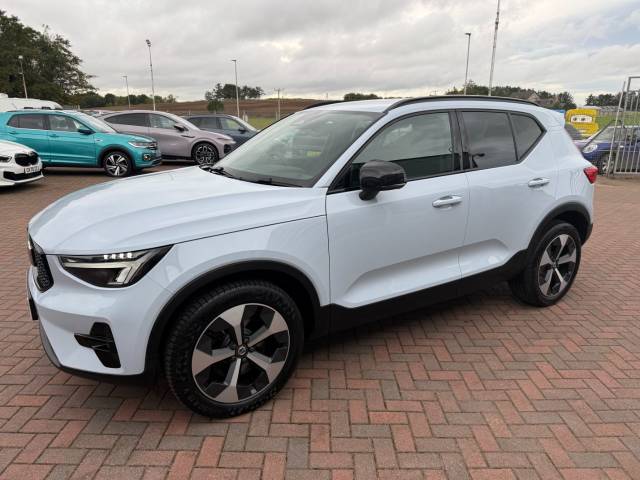 2025 Volvo XC40 2.0 B4P 197 Plus Dark Auto