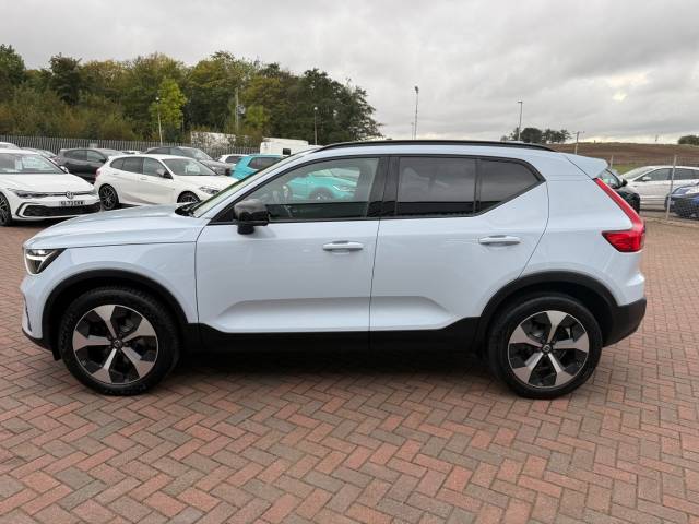 2025 Volvo XC40 2.0 B4P 197 Plus Dark Auto