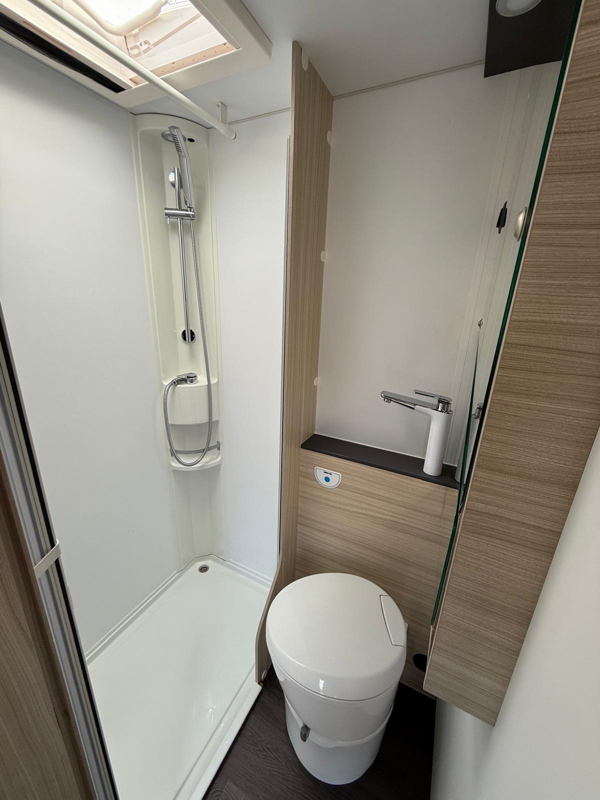 2022 Fiat Ducato 2.3HDi 140 Automatic, Adria Sunliving A70 DK