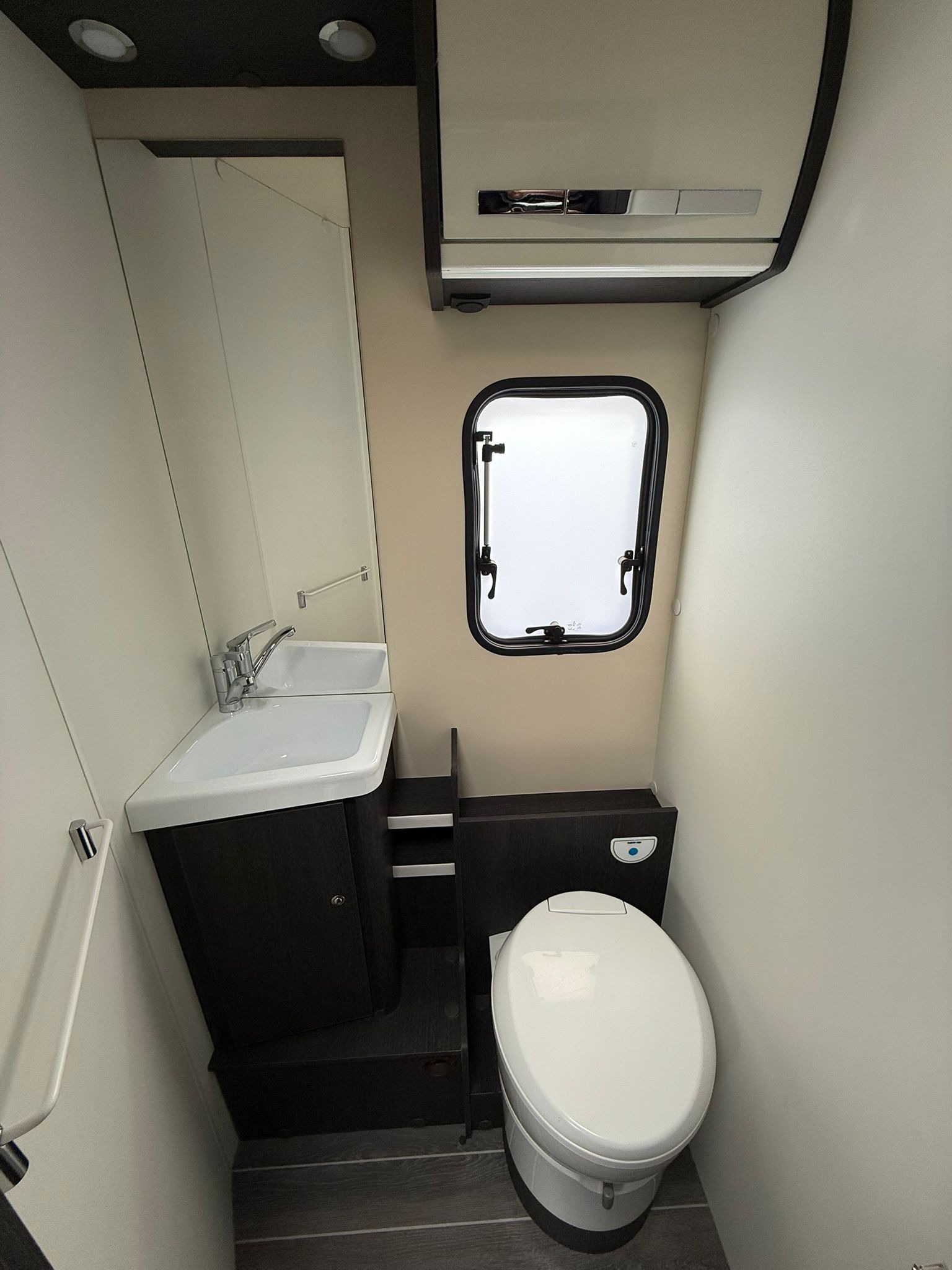 2021 Ford Transit 2.0 130 Auto, Roller Team Zefiro 696